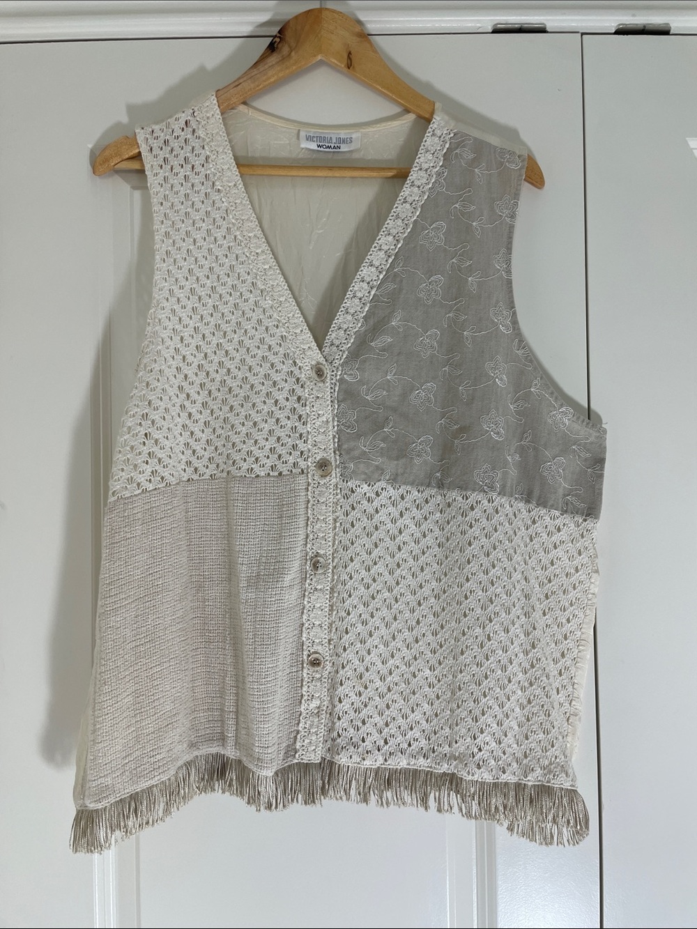 VTG  Victoria Jones Cream Patchwork Crochet Button-Front Womens Vest Grandmacore